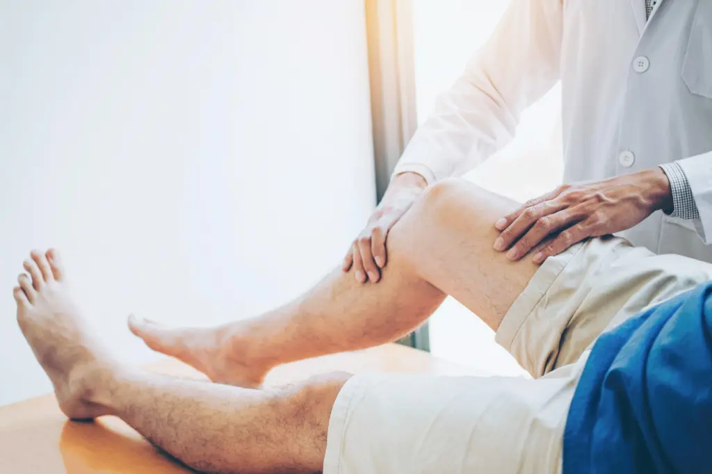 physical therapy aide requirements